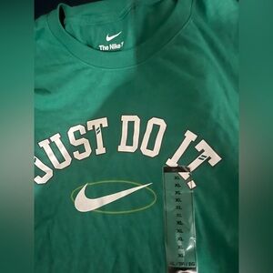 Nike Men's T-Shirt